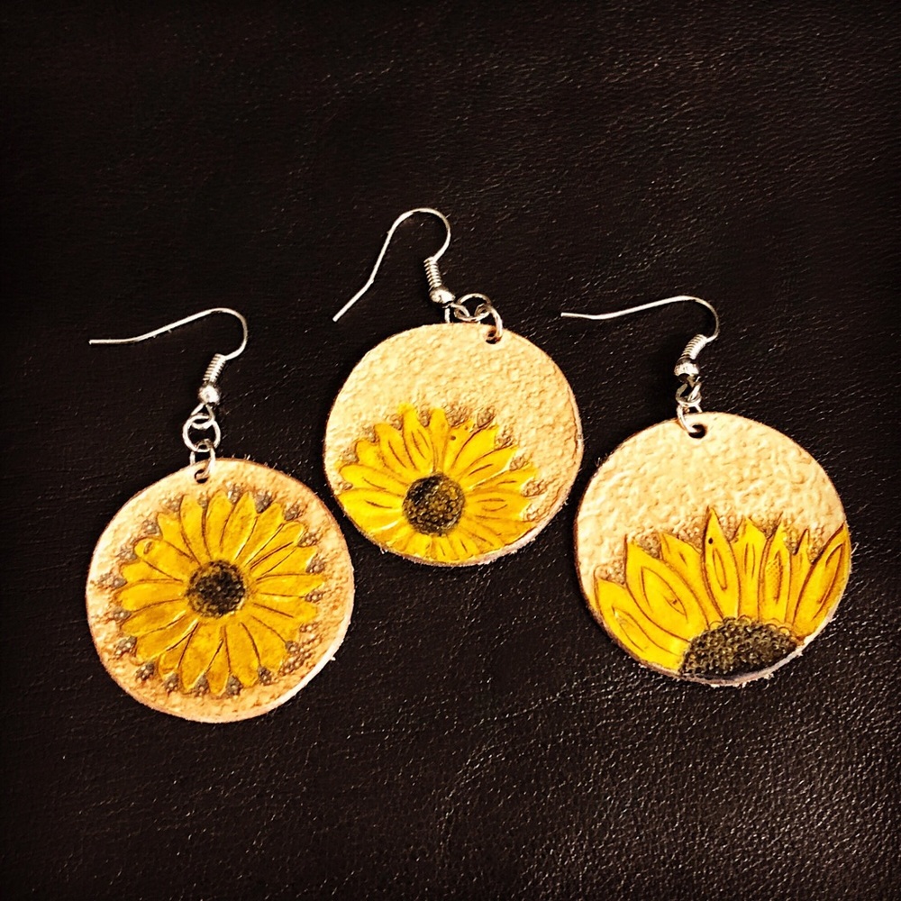Sunflower🌻Earrings. Custom designs are available!